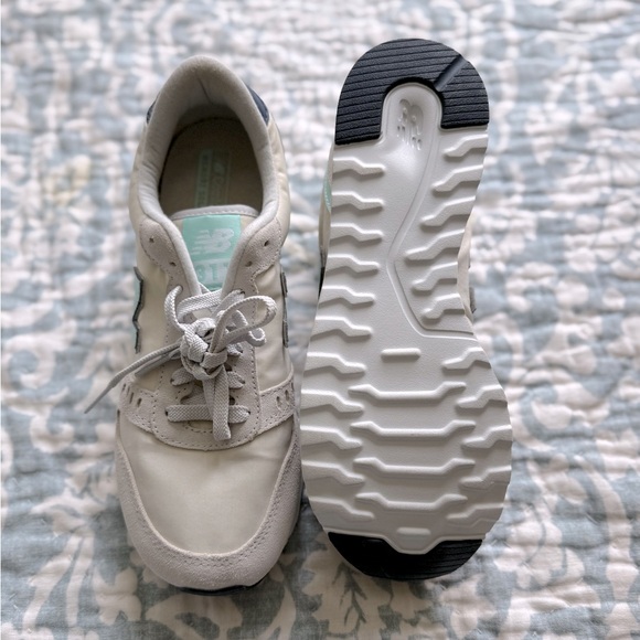 New Balance beige and teal Sneakers - Picture 2 of 5